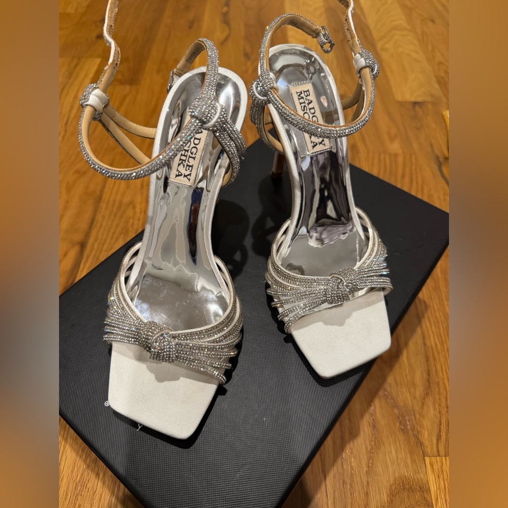 Badgley Mischka Estella Heels 5.5 White